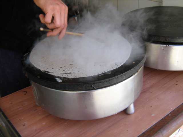 Une billig utilisée pour préparer une crêpe
